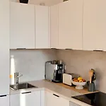 Bright Artist's On Hills Appartement *