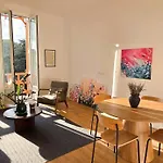 Bright Artist's On Hills Appartement