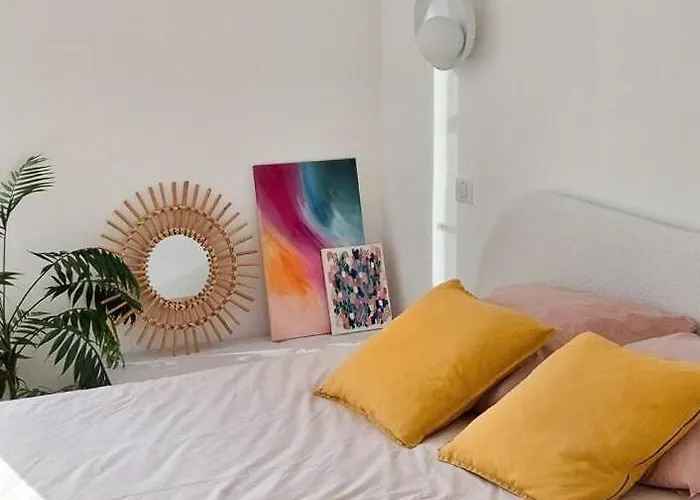 Bright Artist's On Hills * Nice